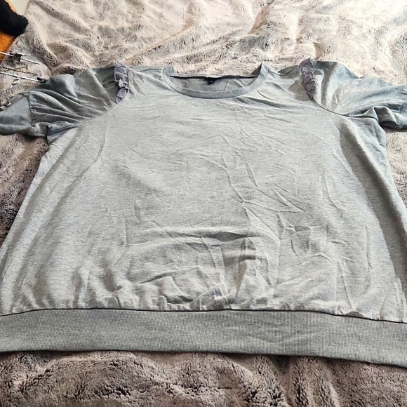 Torrid Light Gray ruffled short sleeve Blouse Size 2 - Picture 2 of 5